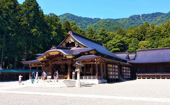 弥彦神社