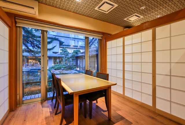 ダイニング 花なり亭