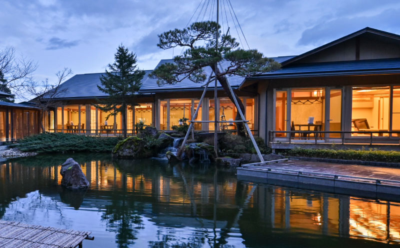 ダイニング 花なり亭