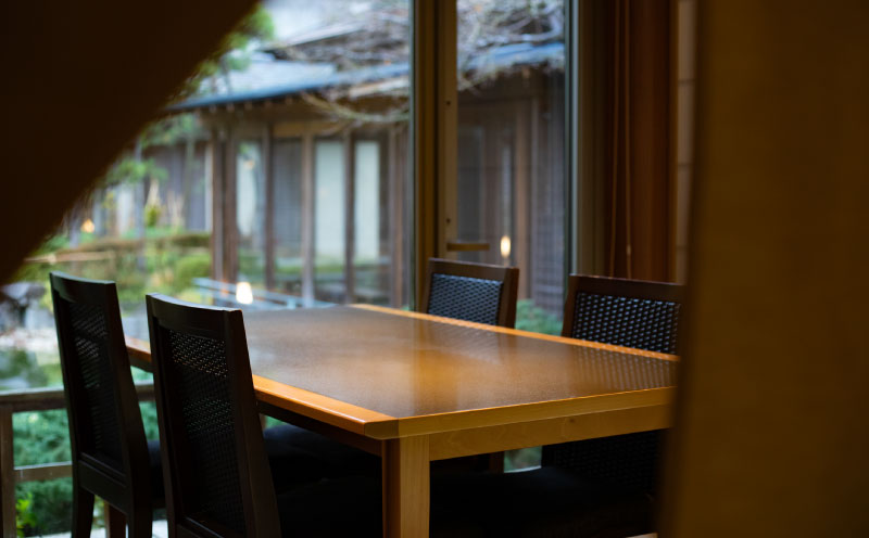 ダイニング 花なり亭