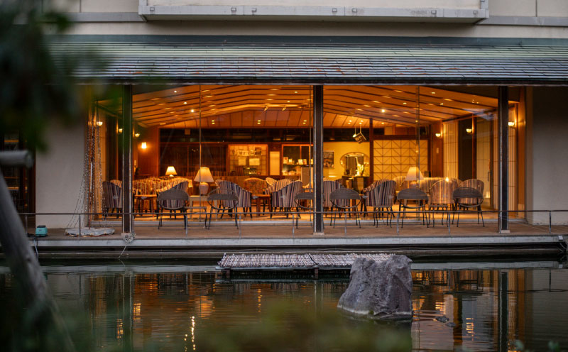 ダイニング 花なり亭