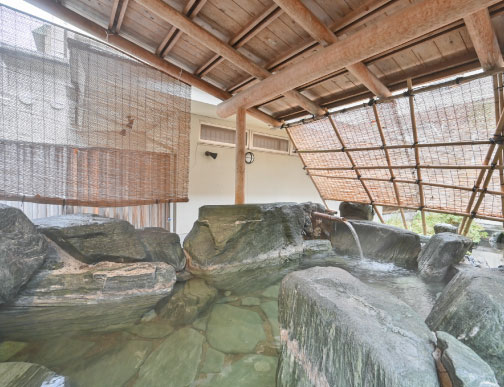大浴場「雁の湯」岩風呂露天
