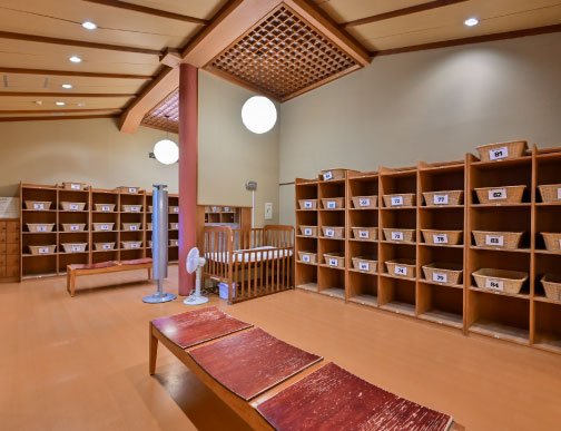 大浴場「夢殿」脱衣所