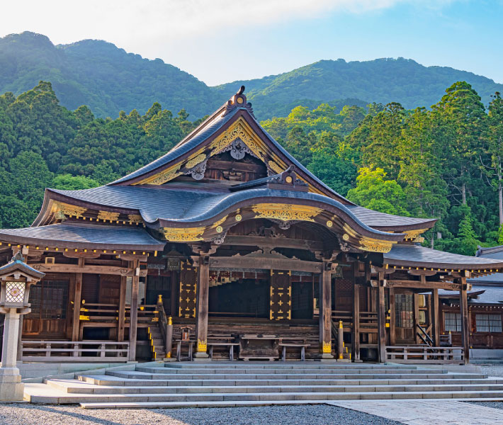 弥彦神社
