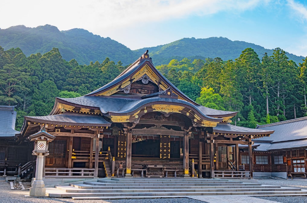弥彦神社